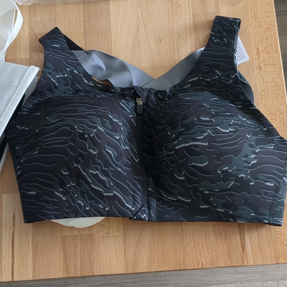 Lululemon Enlite bra zip front 36D